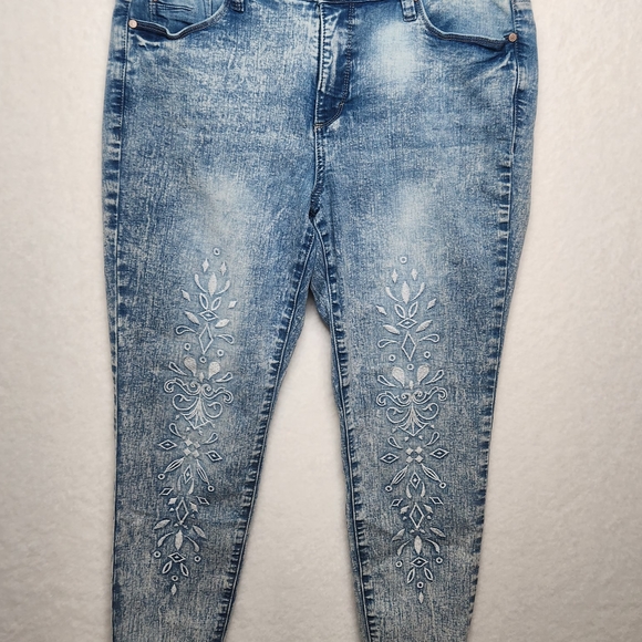 Bandolino Selene Acid-Washed Embroidered Geometric Designs Women's Jeans Size 12 - Picture 10 of 16